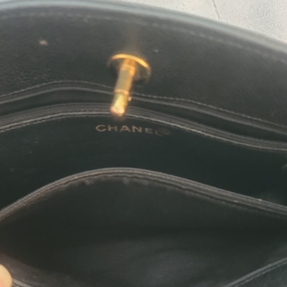 💯 Classic Chanel Black Quilted Shoulder Bag with Gold Chain - Picture 3 of 9
